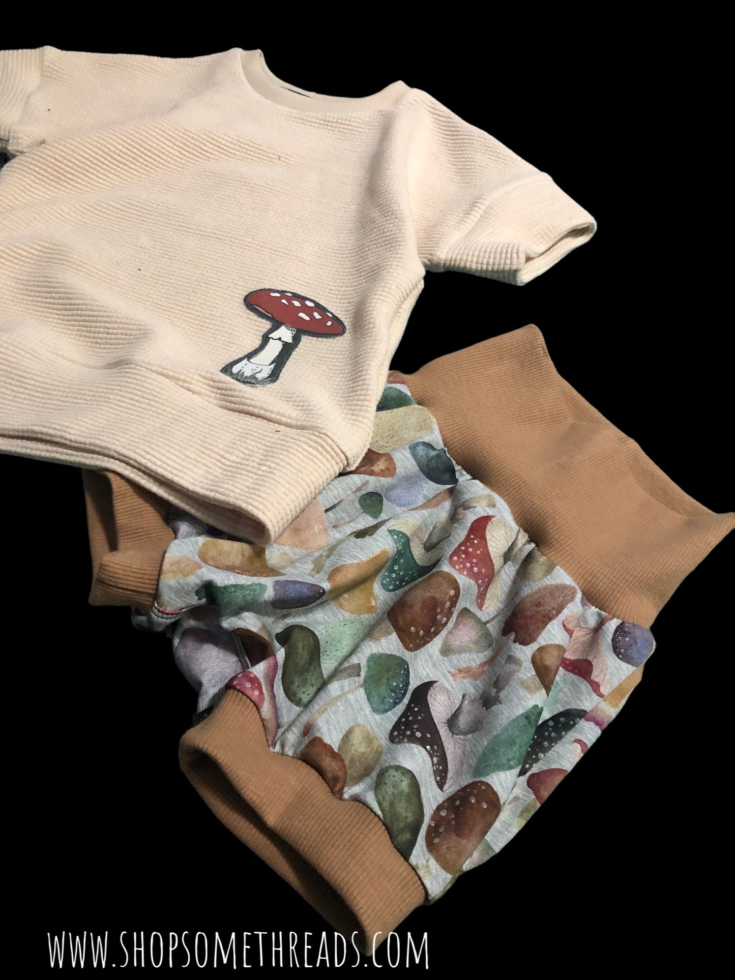 Mushroom shorties set 12 mo-3T