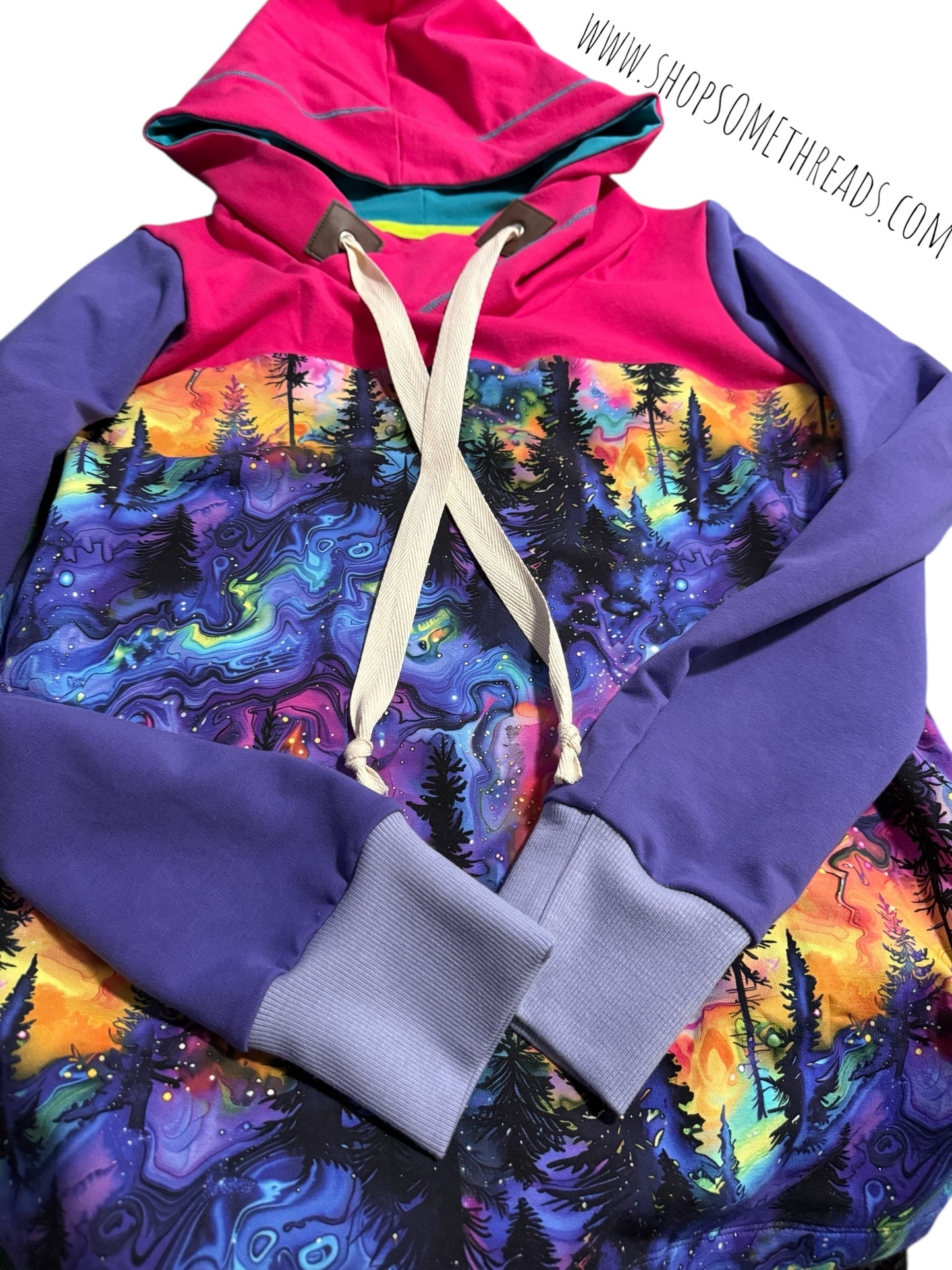 Aurora Forest Hoodie - Medium curvy fit